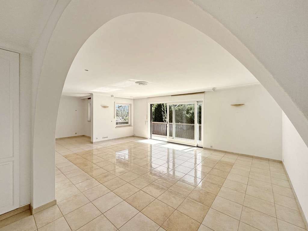 Immobilie in Feldafing - "SEEBLICK-RESIDENZ" MIT SONNIGEN TERRASSEN - GROSSZÜGIG, FLEXIBEL & NAH ZU GOLF- UND TENNISANLAGEN - Bild 2