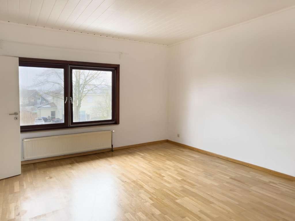 Immobilie in Steinburg - Attraktive 3-Zimmer-Wohnung mit Wintergarten und Gartenanteil - Bild 2