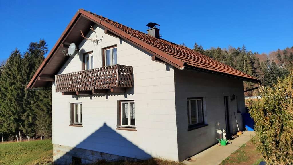 Immobilie in Jandelsbrunn - Bei Jandelsbrunn - Neuer Preis! Uriges Haus am Waldesrand für nur 229.000,-- - Bild 2