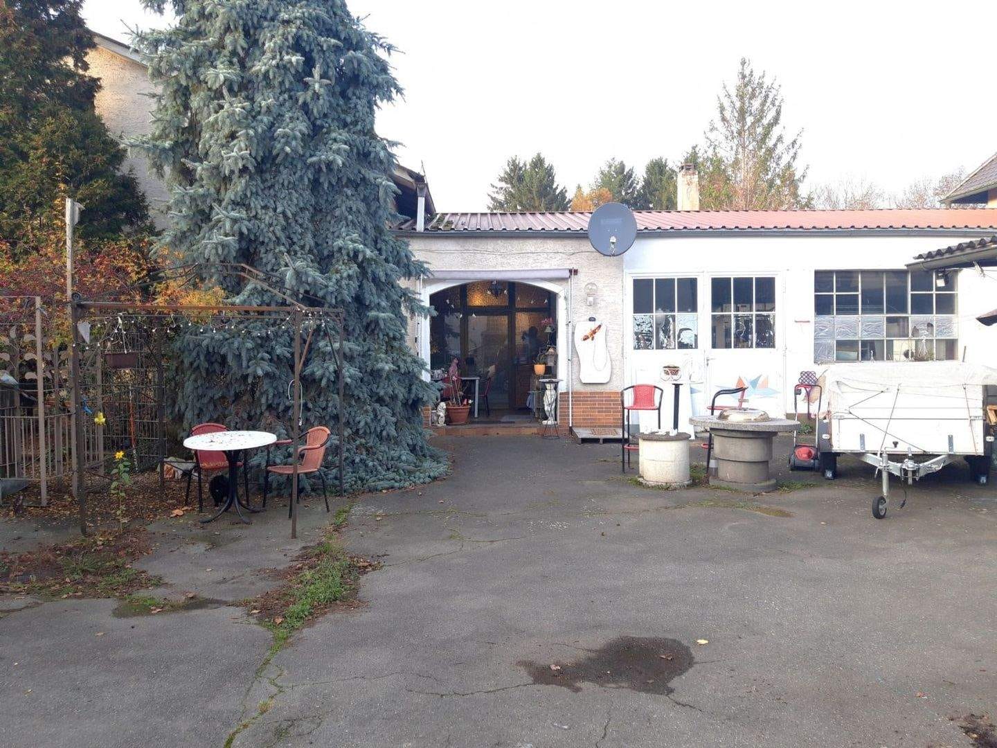 Immobilie in Schnaittenbach - Mehrfamilienhaus, Hinterhof Wohnhaus mit Werkstatt, Lager und 3 Garagen in Schnaittenbach - Bild 0