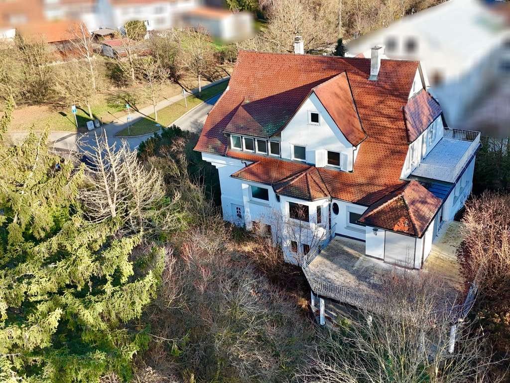 Immobilie in Dußlingen - Villenanwesen mit 3 Wohneinheiten - seltene Gelegenheit für Investoren - Bild 0