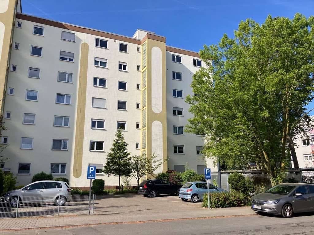Immobilie in Viernheim - Dreizimmerwohnung mit Südbalkon und Garage - Teilsanierung nötig! - Bild 0