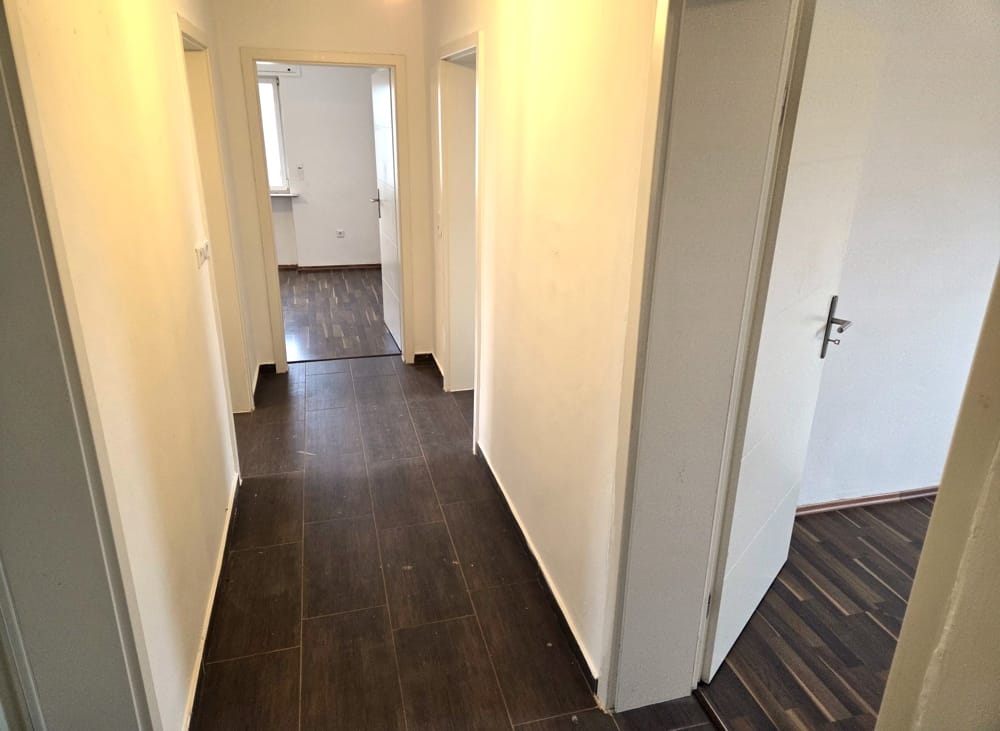 Immobilie in Hagenbach - SCHÖNE, HELLE, 3 ZIMMER DACHGESCHOSSWOHNUNG MIT PKW GARAGE... - Bild 0