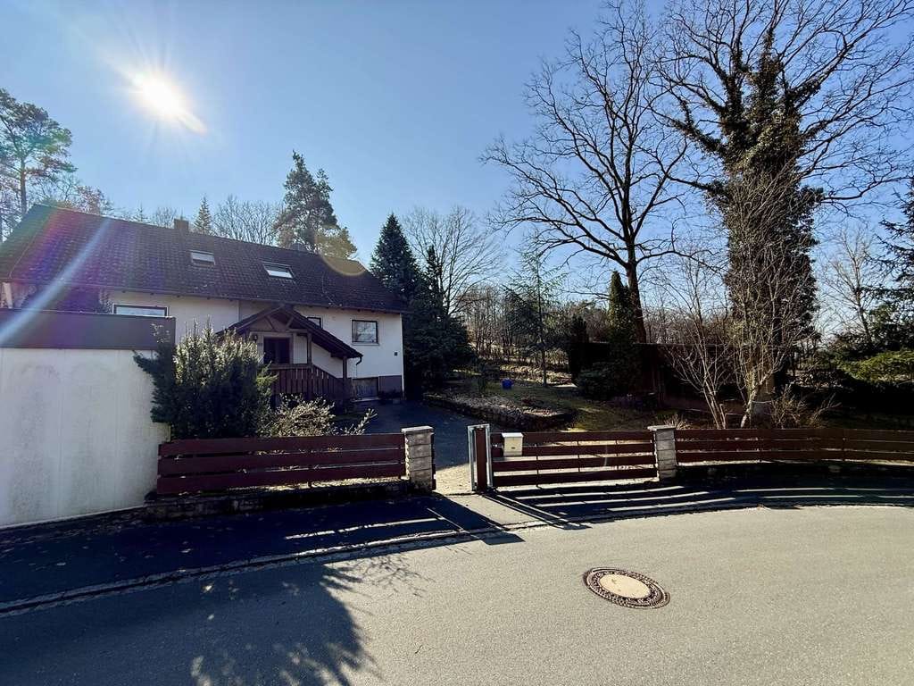 Immobilie in Langenzenn - Großzügiges Familienanwesen mit Garten & Waldanteil in ruhiger Ortsrandlage - Bild 1