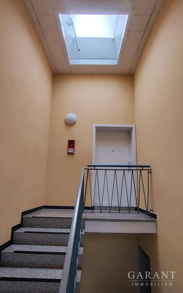 Immobilie in Schwaig bei Nürnberg - Moderne Dachwohnung ohne Schrägen - 3 Balkone & viel Licht in Schwaig - Bild 1