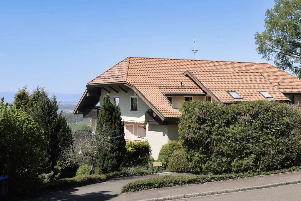 Immobilie in Badenweiler - 2-Zimmer Wohnung mit Aufzug und Stellplatz- Ideale Kapitalanlage oder zukünftiges Eigenheim - Bild 1