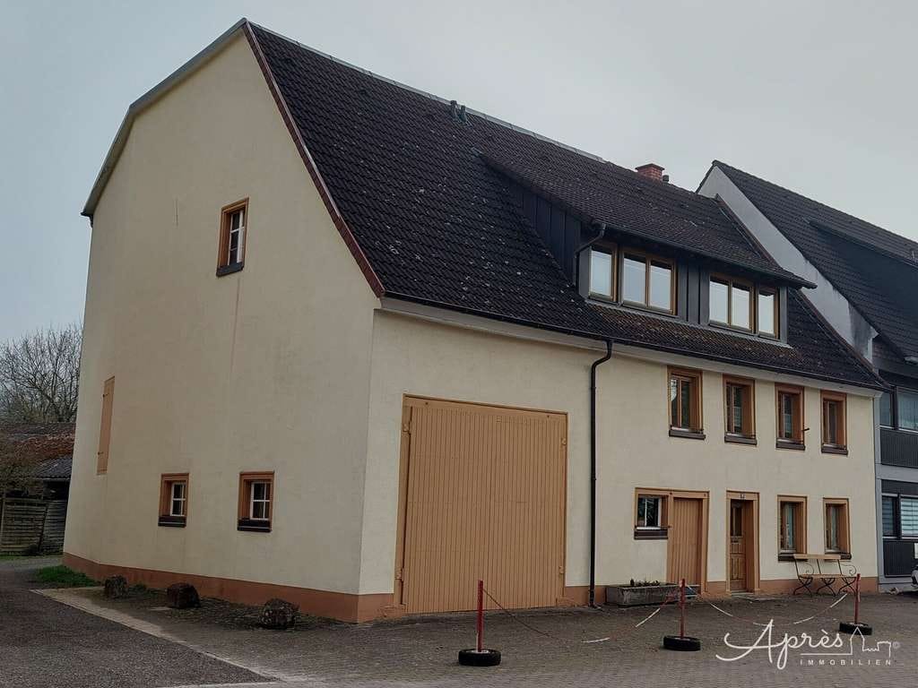 Immobilie in Bräunlingen - Mehr Raum fürs Leben: Ein-Zweifamilienhaus mit Garten und Scheune - Bild 0