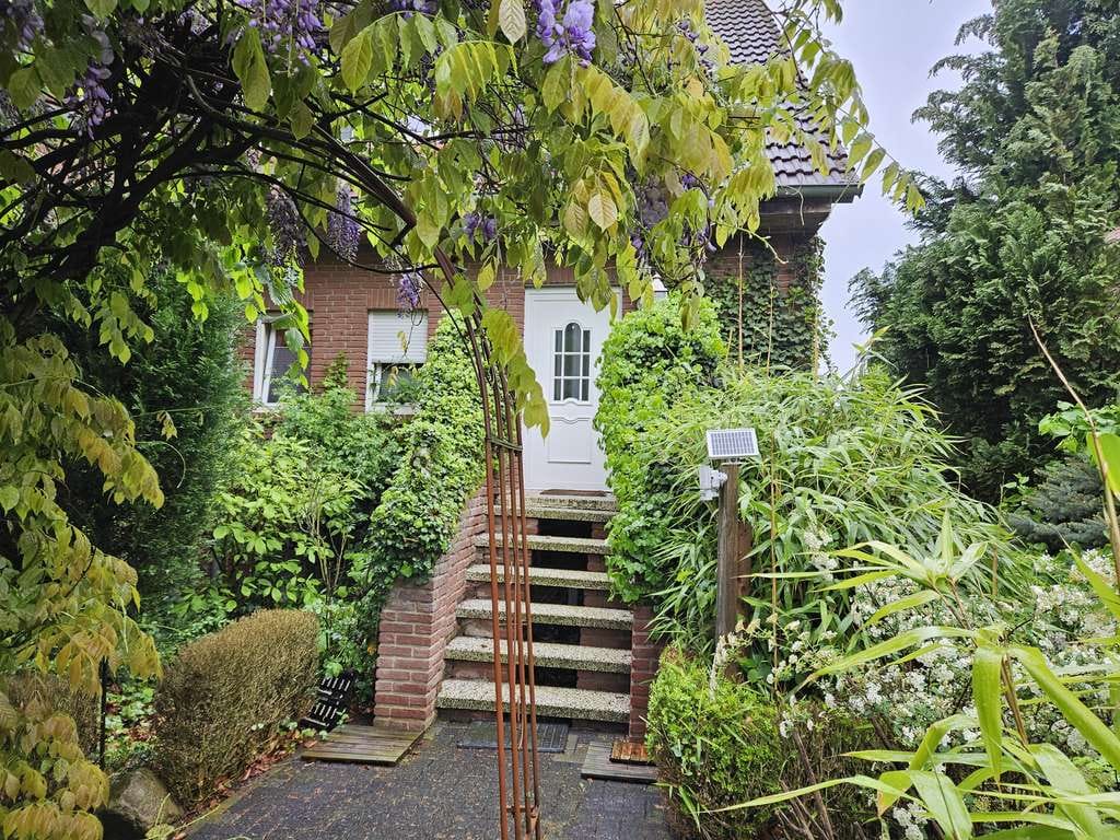 Immobilie in Remlingen-Semmenstedt - FREISTEHENDES EINFAMILIENHAUS MIT MÖGLICHER EINLIEGERWOHNUNG IN RUHIGER WOHNLAGE VON REMLINGEN-SEMME - Bild 2