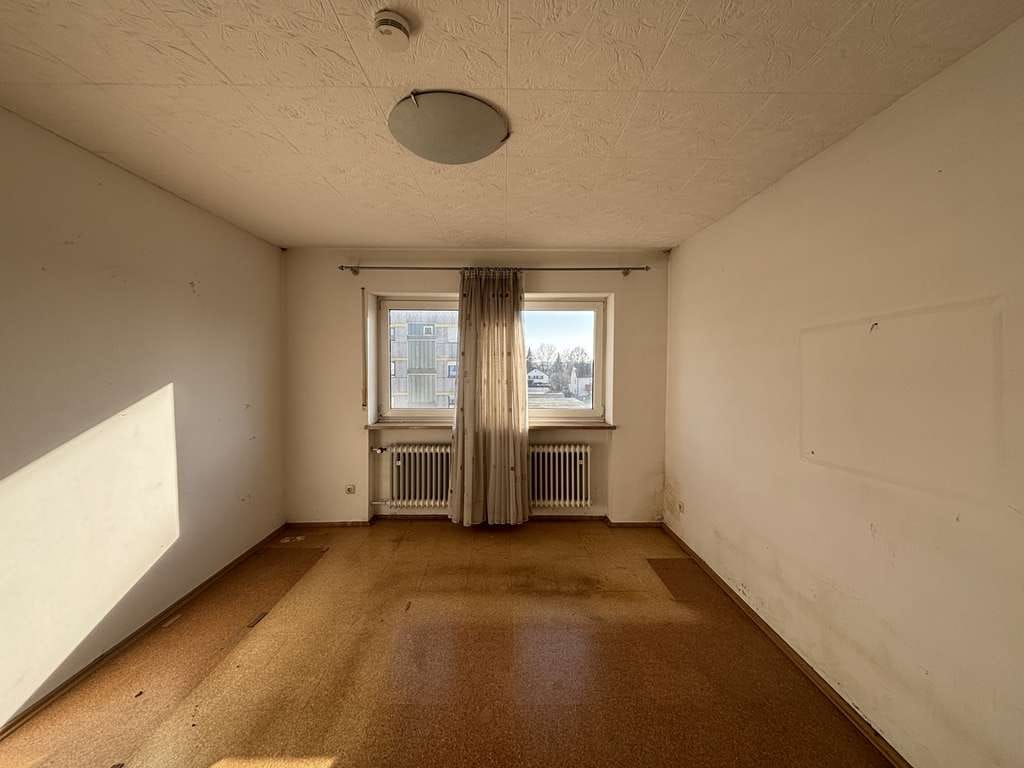 Immobilie in Mitterteich - Helle 2-Zimmer-Wohnung mit klarem Grundriss und Balkon! - Bild 2