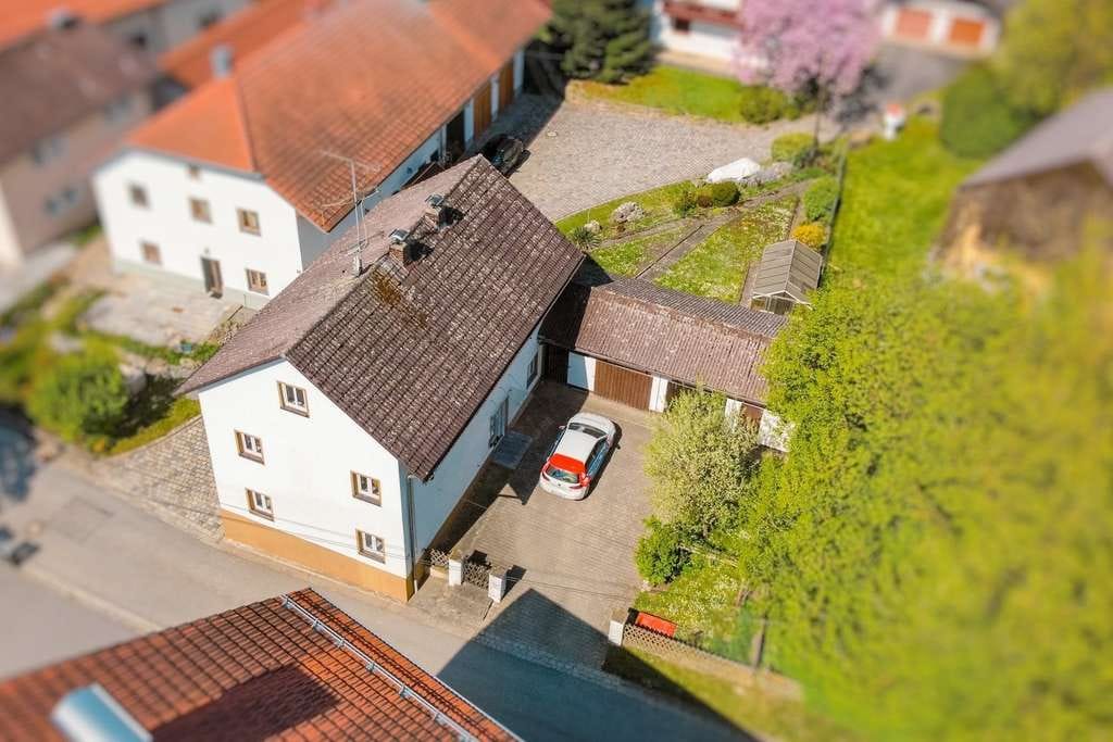 Immobilie in Fürstenzell - Wohnhaus mit Platz für Familie, Hobby und Handwerk nähe Fürstenzell!  - Bild 2