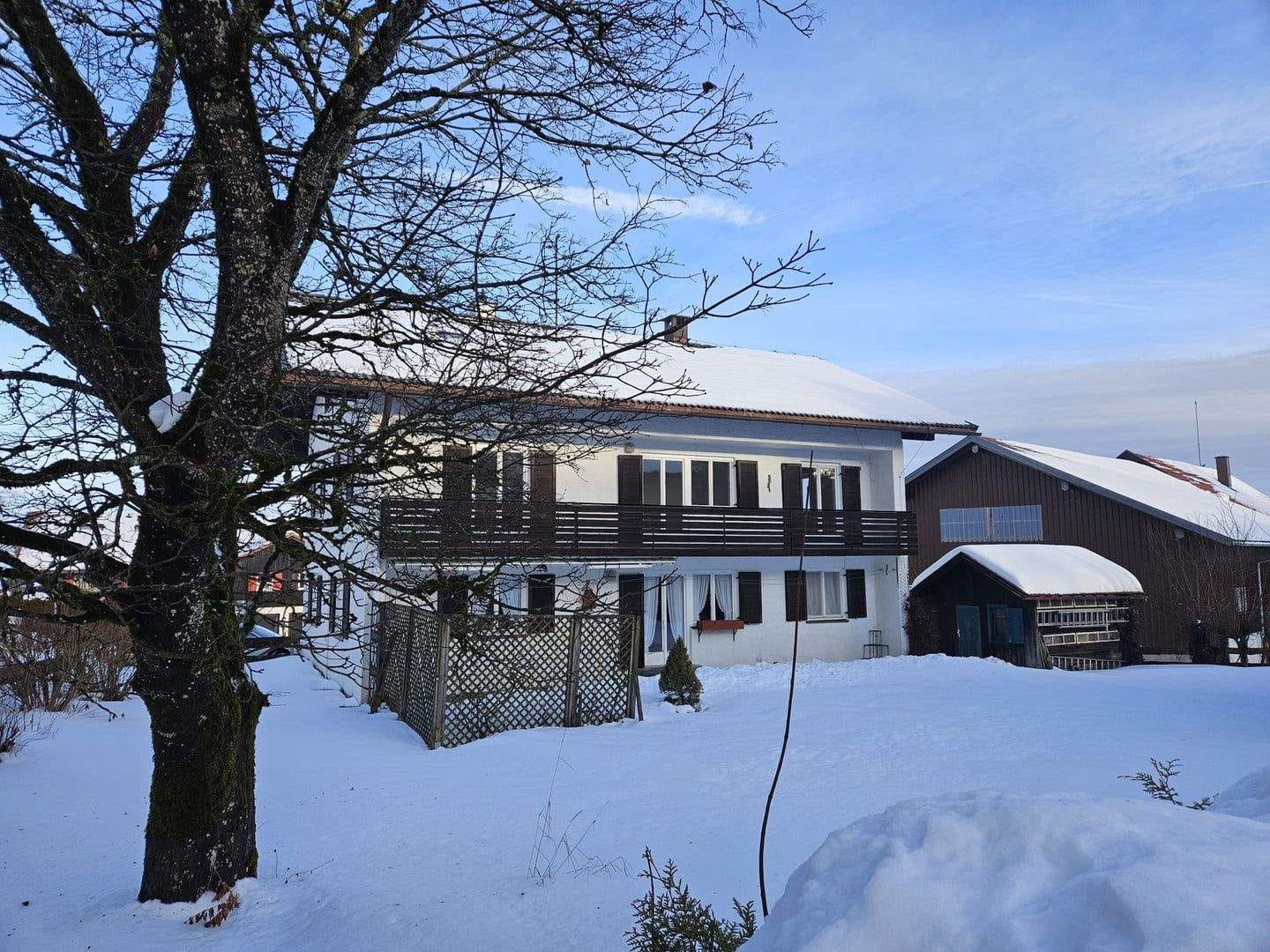 Immobilie in Oberstaufen - Seltene Gelegenheit im Allgäu: 2-Familienhaus mit großem Entwicklungspotenzial - Bild 0