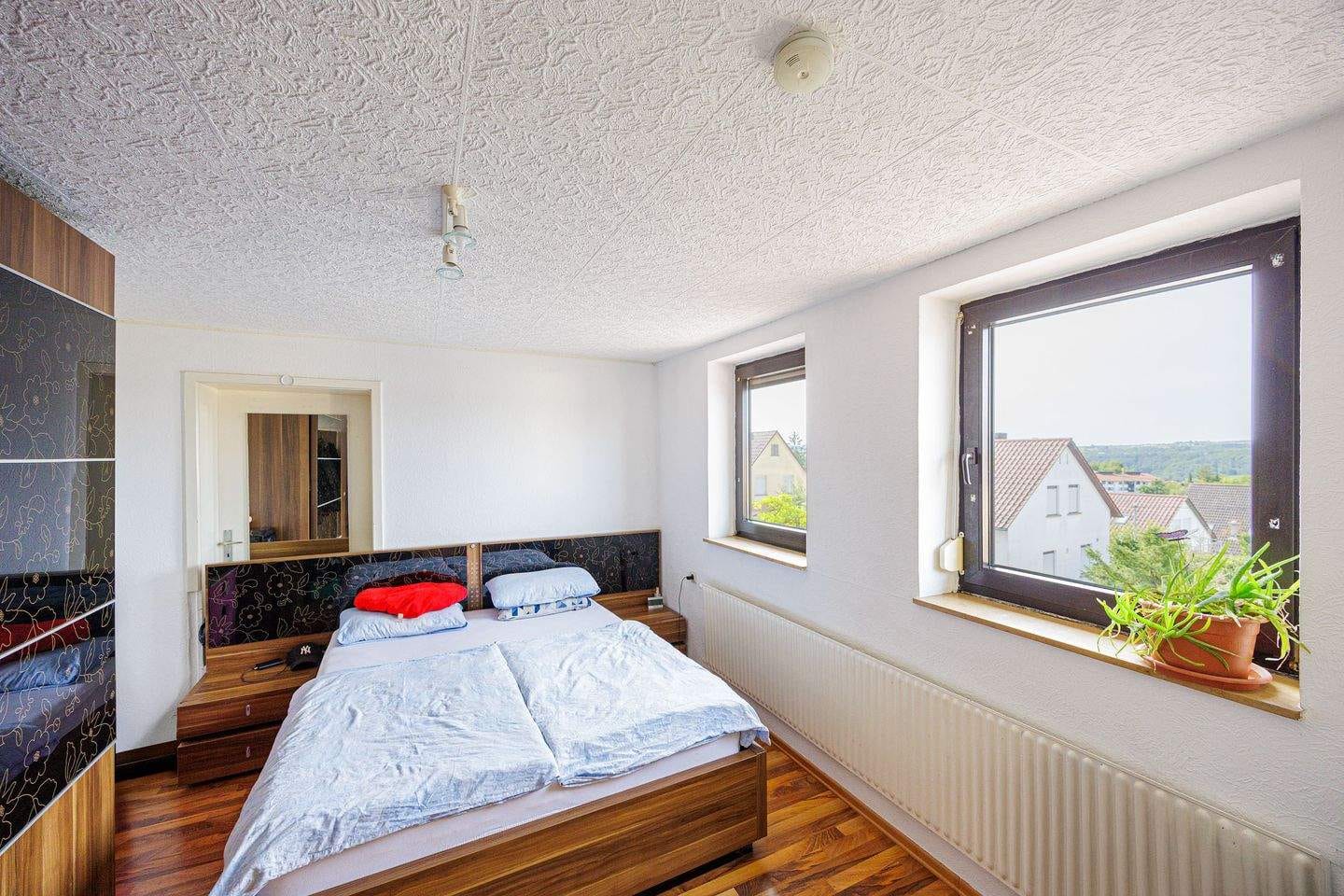 Immobilie in Vaihingen an der Enz - WEITBLICK: Wohnen mit Gartenflair! - Bild 2
