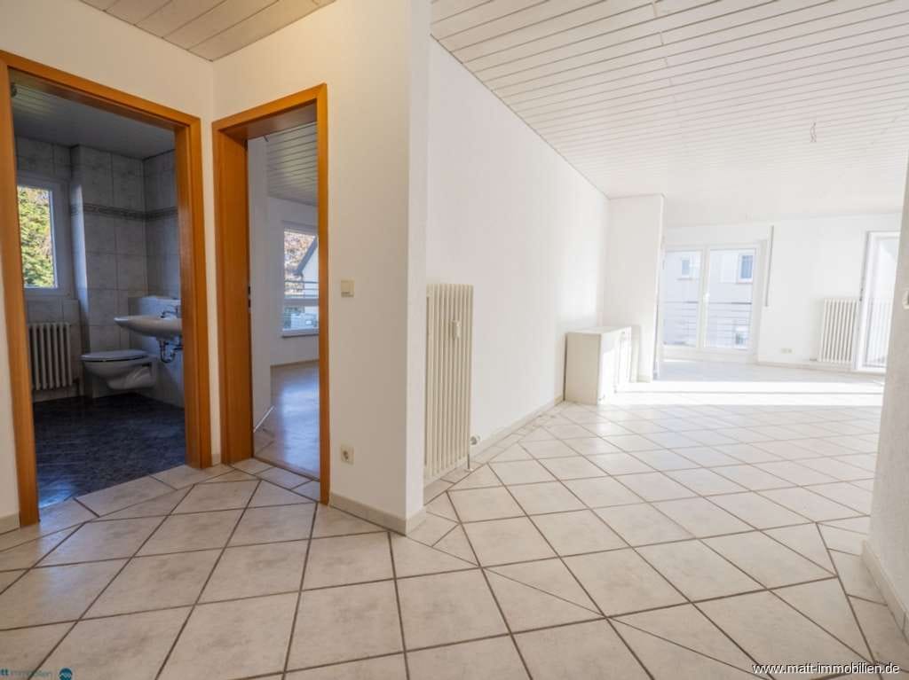 Immobilie in Rielasingen-Worblingen - Günstige 2,5‑Zimmer‑Wohnung mit Balkon, Tiefgaragen- und Außenstellplatz - Bild 2
