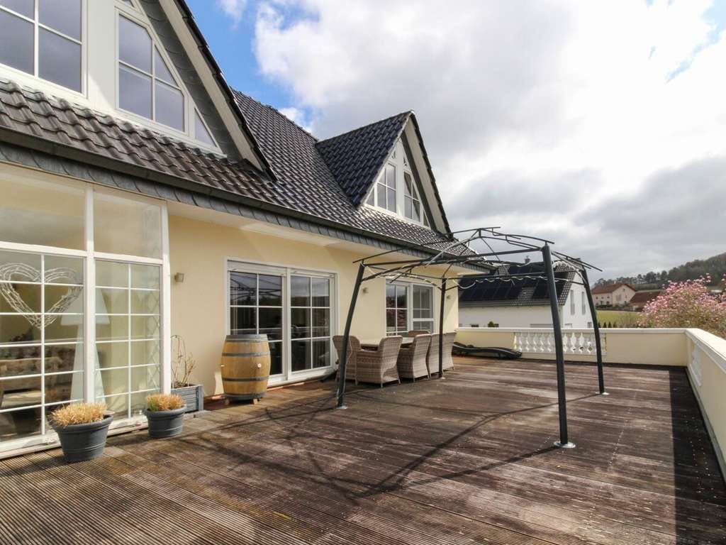 Immobilie in Eiterfeld - Repräsentatives Einfamilienhaus mit Einliegerwohnung in Eiterfeld-Leimbach - Bild 2