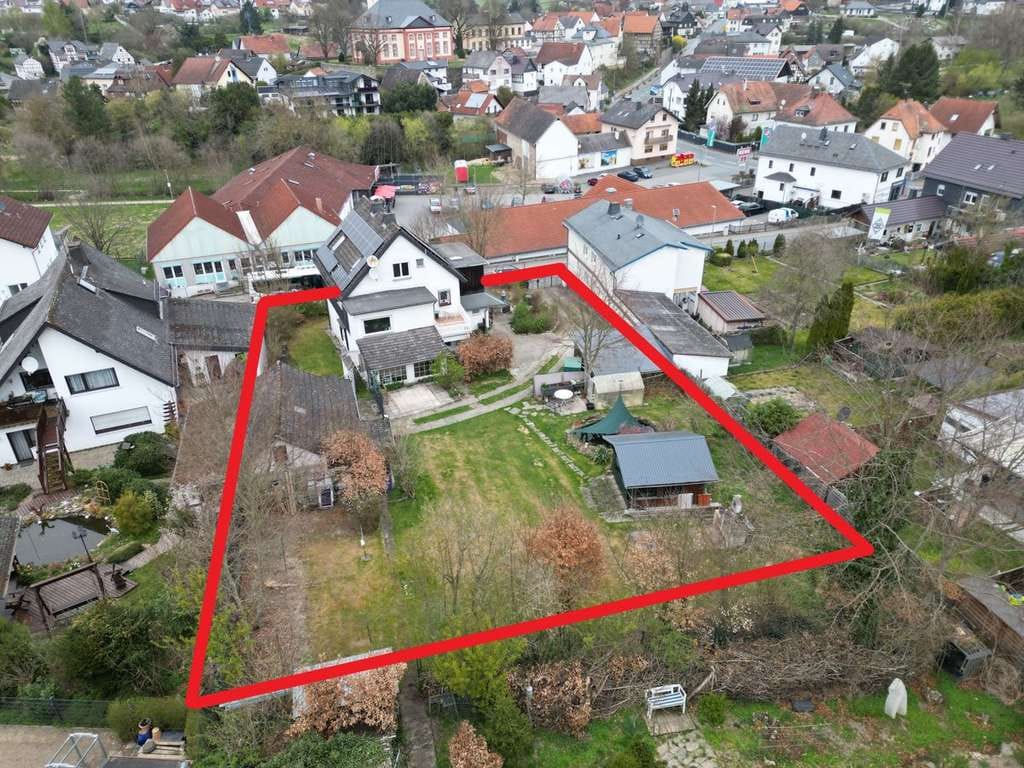Immobilie in Grävenwiesbach - Charmantes Haus in gewachsener Wohnlage von Grävenwiesbach! - Bild 2