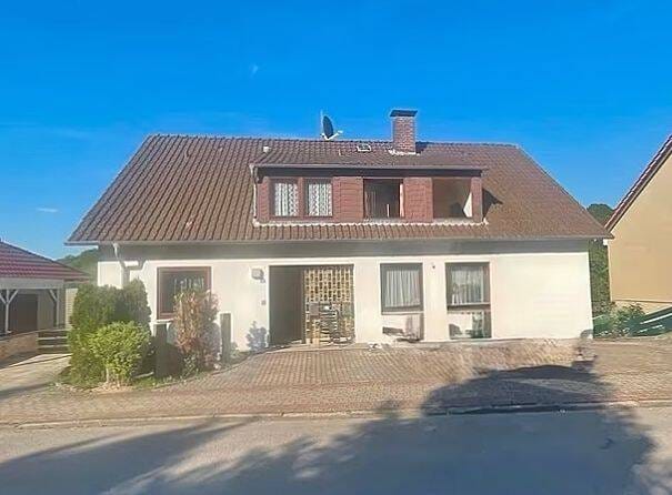 Immobilie in Hehlen - Gepflegtes Mehrfamilienhaus in Hehlen - Voll vermietet = Ideal für Investoren - Mit Garten, Balkon & Terrasse - - Bild 1