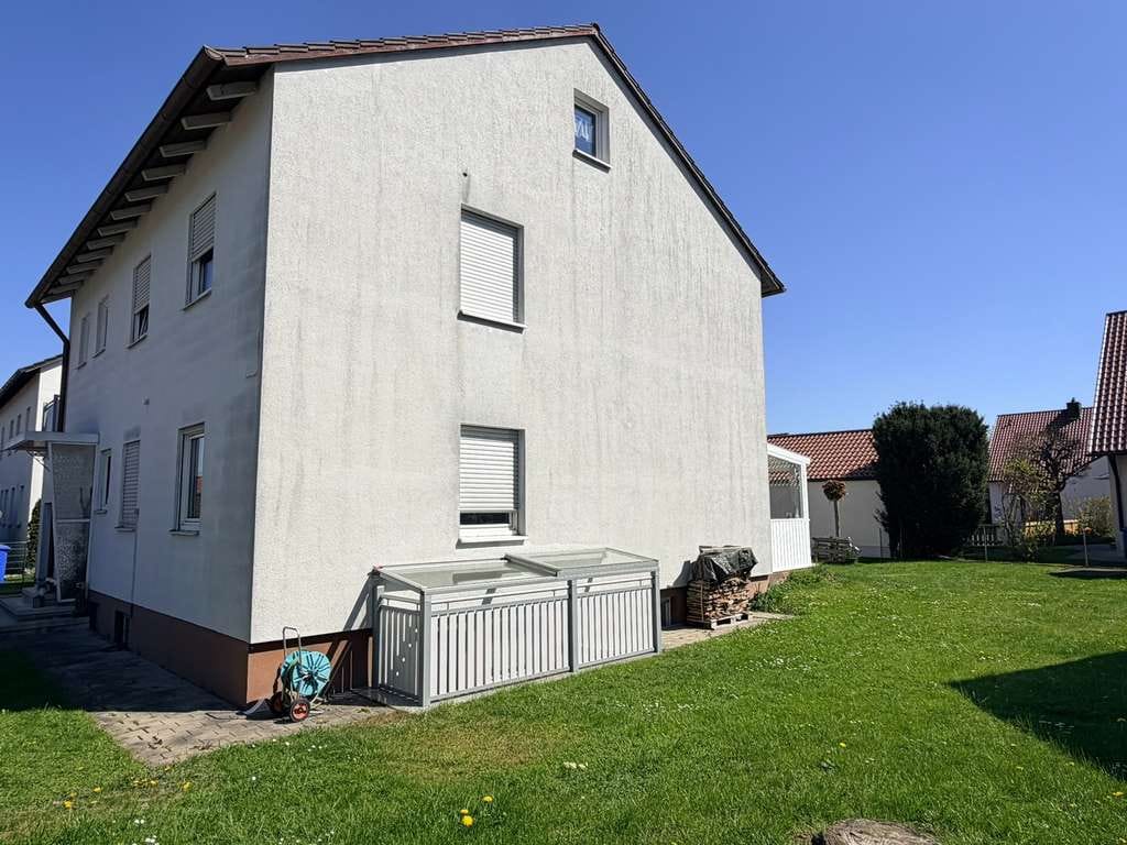 Immobilie in Rain - Sehr gepflegtes Wohnhaus mit Einzelgarage und Garten auf ca.680 m² GF in 86641 Rain! - Bild 2