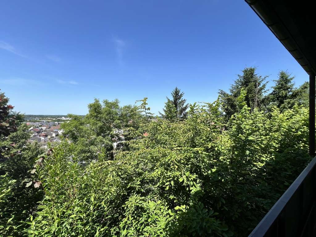 Immobilie in Weingarten - Freistehendes EFH mit Garage u. Carport  in Halbhöhenlage mit Blick auf die Rheinebene - Bild 2