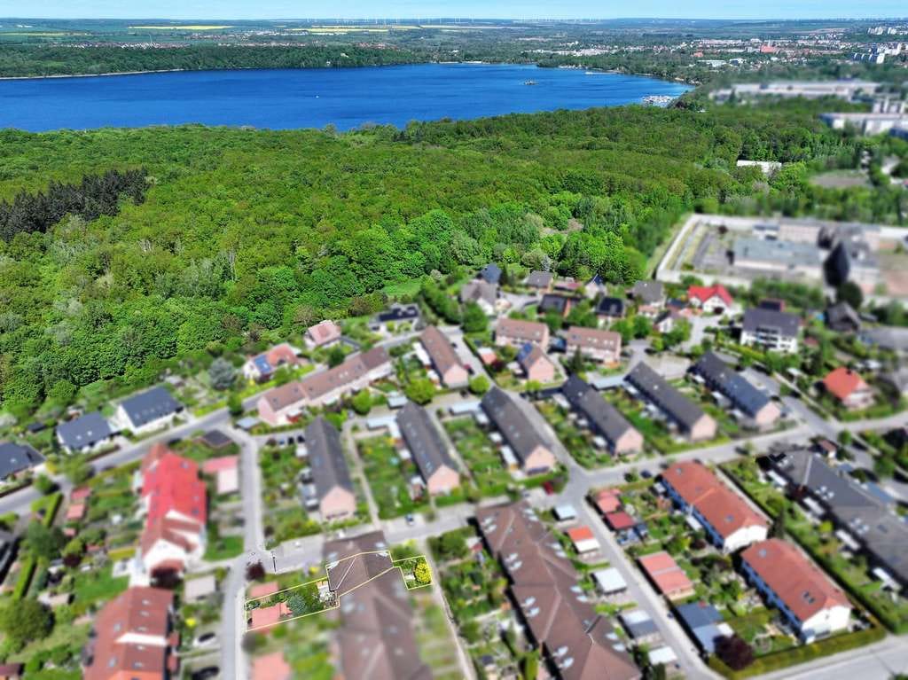 Immobilie in Neubrandenburg - Reihenmittelhaus mit sehr guter Grundrissgestaltung in familienfreundlicher Wohnlage - Bild 2
