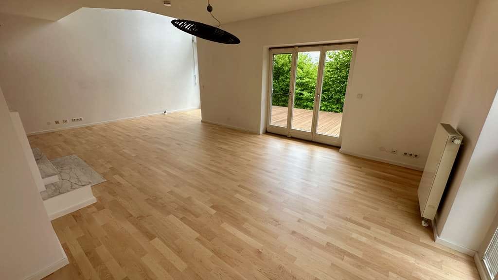 Immobilie in Hettenshausen - Lichtdurchflutete Luxus-DHH mit offener Architektur von Privat - Bild 2