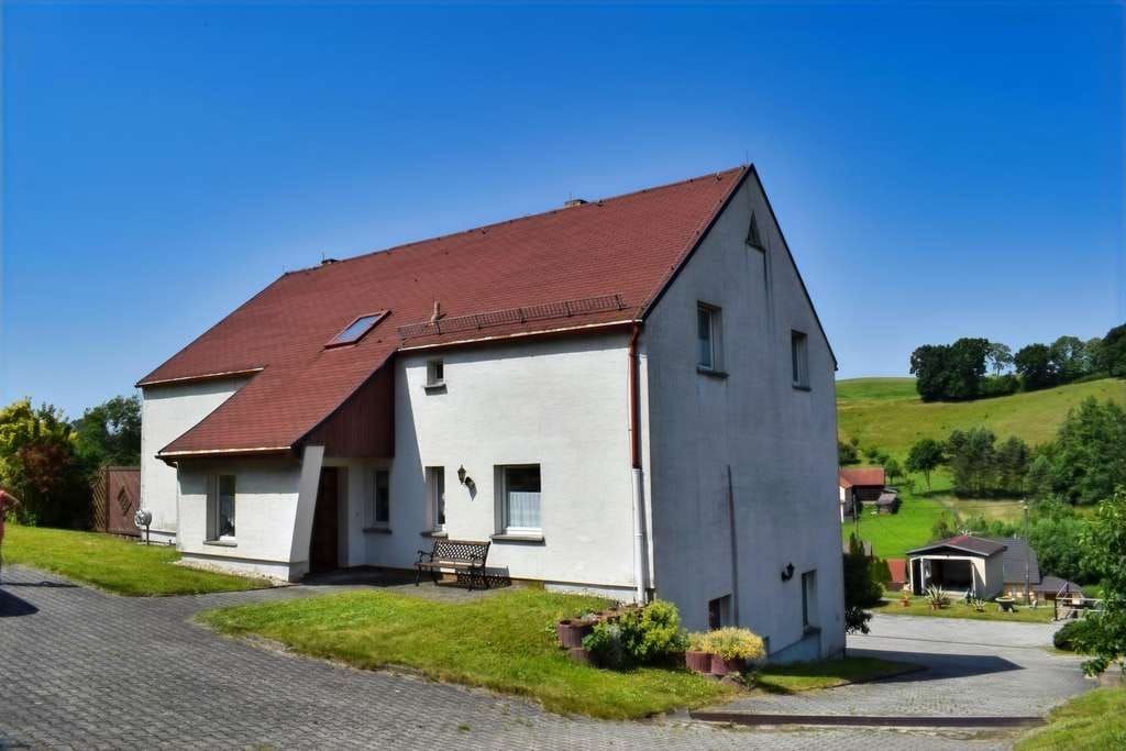 Immobilie in Bischofswerda - Großzügiges Zweifamilienhaus mit Weitblick – Raum für Ideen, Ruhe und Zukunft - Bild 0