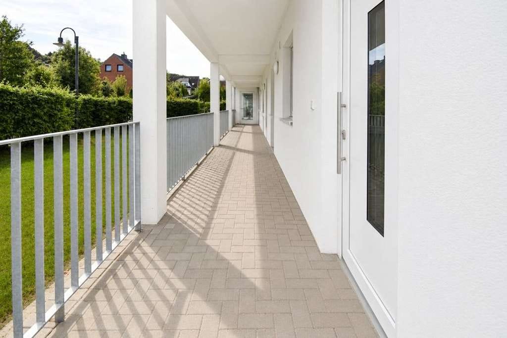 Immobilie in Lammershagen - Modern gebaut, ebenerdig und idyllisch gelegen: 4-Zimmer-Wohnung mit kleinem Sonnengarten! - Bild 1
