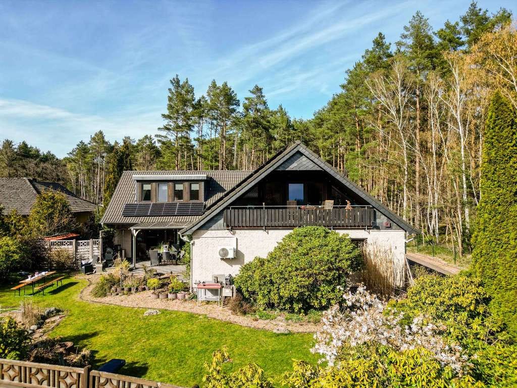 Immobilie in Wietze - Gepflegtes Haus auf 1.800 m² Grund mit Wellnessbereich, Grillkota, Hot Tub und PV Anlage - Bild 0