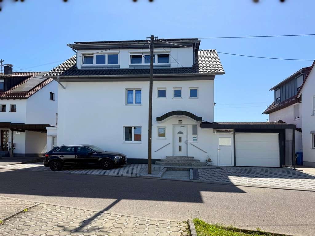 Immobilie in Waldstetten - Charmante 4-Zimmer-Erdgeschosswohnung mit großem Garten und Carport - Bild 1