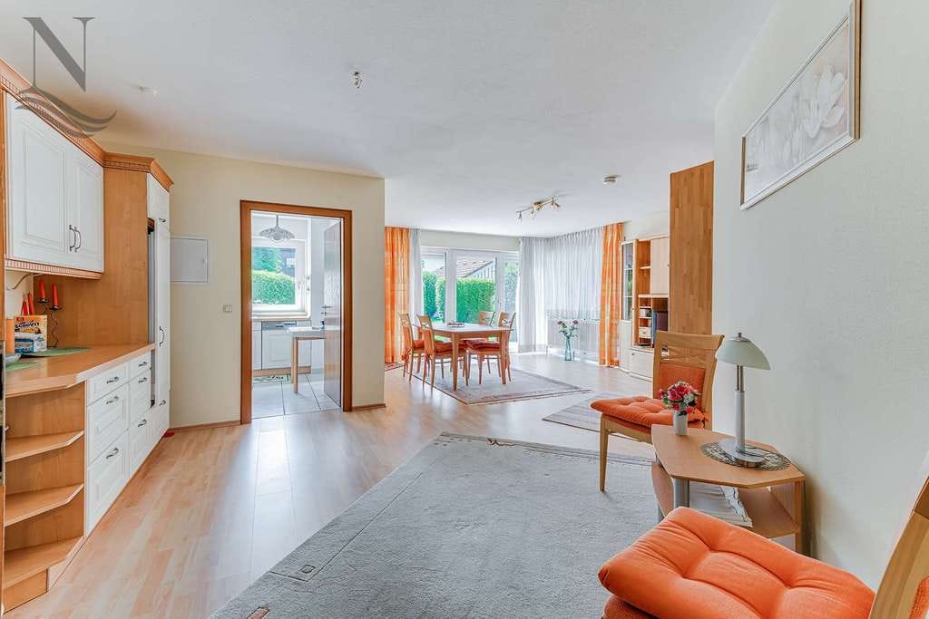 Immobilie in Bernau am Chiemsee - Sonniges Wohngefühl im Chiemgau: 4-Zimmer-Wohnung mit Terrasse, Garten und drei Stellplätzen - Bild 2