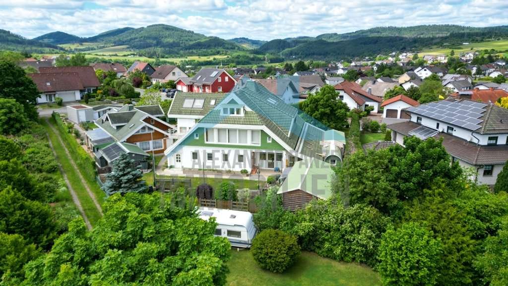 Immobilie in Battenberg - Beindruckendes und großzügiges Landhaus mit zweitem Wohnhaus in Feldrandlage von Battenberg-Dodenau! - Bild 2