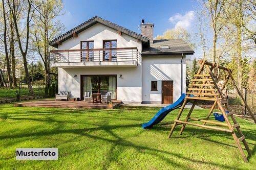 Immobilie in Aßlar - Freistehendes Wohnhaus mit Garage und Garten - Bild 0