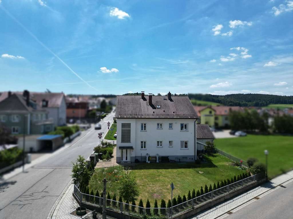 Immobilie in Wenzenbach - Top-Investment in Wenzenbach – gepflegtes Mehrfamilienhaus mit Potenzial! - Bild 2