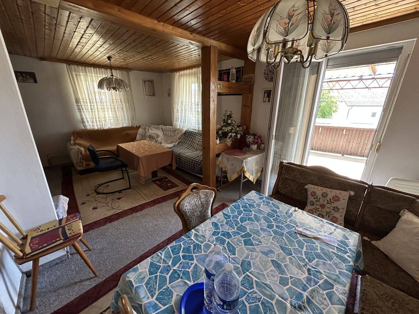Immobilie in Rechberghausen - Zweifamilienhaus mit Entwicklungspotenzial im Ortskern von Birenbach - Bild 1