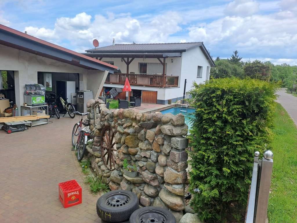 Immobilie in Rheinsberg - Einfamilienhaus im Bungalowstil mit Nebengebäuden und weiterem Baupotential in Rheinsberg... - Bild 2
