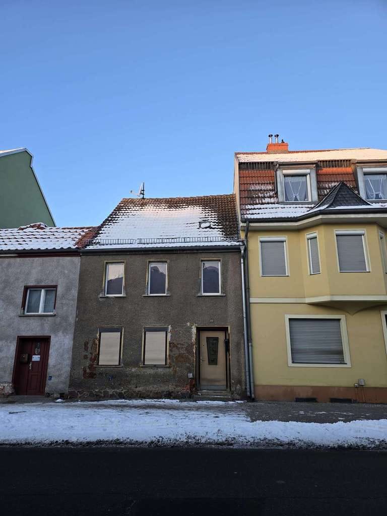 Immobilie in Jüterbog - Renovierungsobjekt in Jüterbog – Reihenhaus mit Substanz - Bild 0