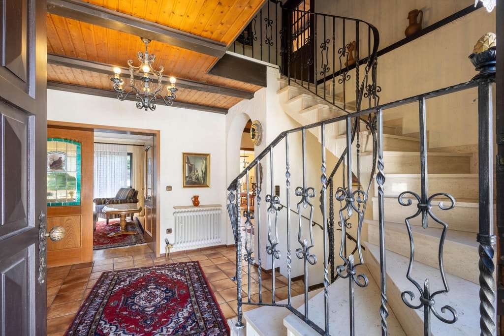 Immobilie in Eisenberg (Pfalz) - Freistehendes Einfamilienhaus mit Garten und Garage - Bild 2