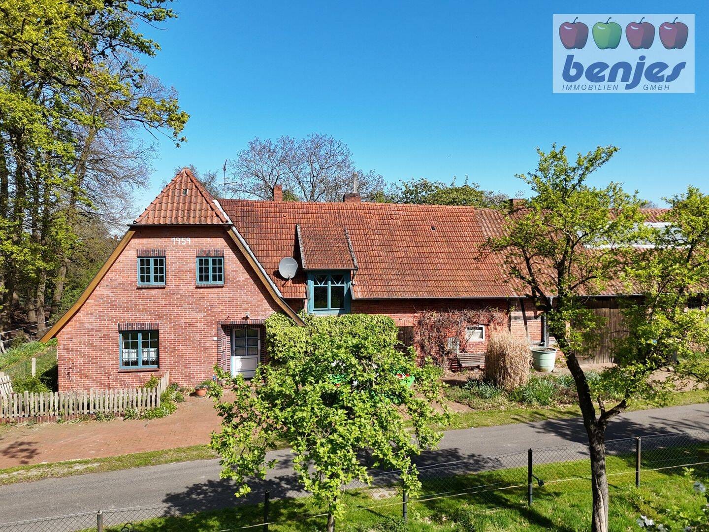 Immobilie in Borstel - Romantisches Landhaus mit Charme und parkähnlichem Grundstück - Bild 0