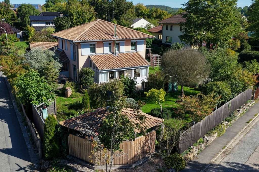 Immobilie in Seßlach - Energieeffizientes Einfamilienhaus im Toskana-Stil – romantisch wohnen in schöner Ortsrandlage - Bild 0