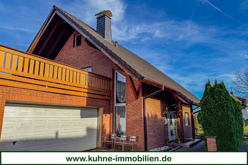 Immobilie in Müschenbach - Zweifamilienhaus mit Charme und Platz für eigene Ideen - Bild 0