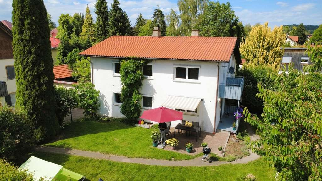 Immobilie in Lindenberg im Allgäu - Zweifamilienhaus im Herzen von Lindenberg - Bild 1