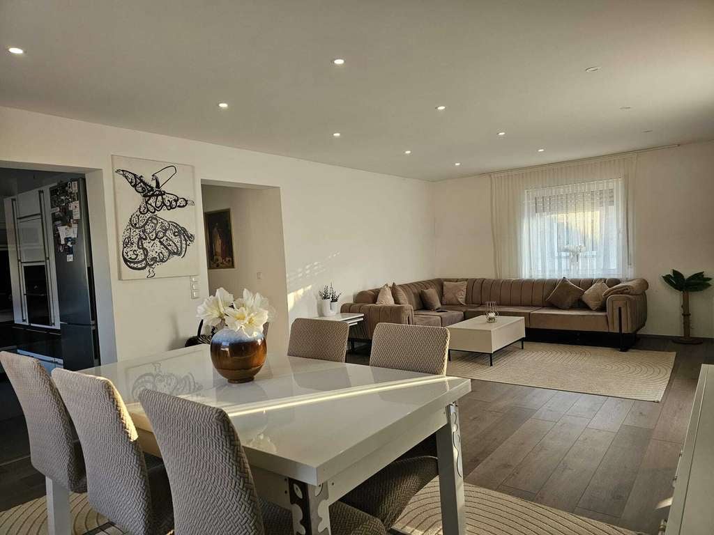Immobilie in Budenheim - Lichtdurchflutetes Wohnen mit Urlaubsflair – Modernisiertes Zuhause in grüner Lage nahe dem Rhein - Bild 0