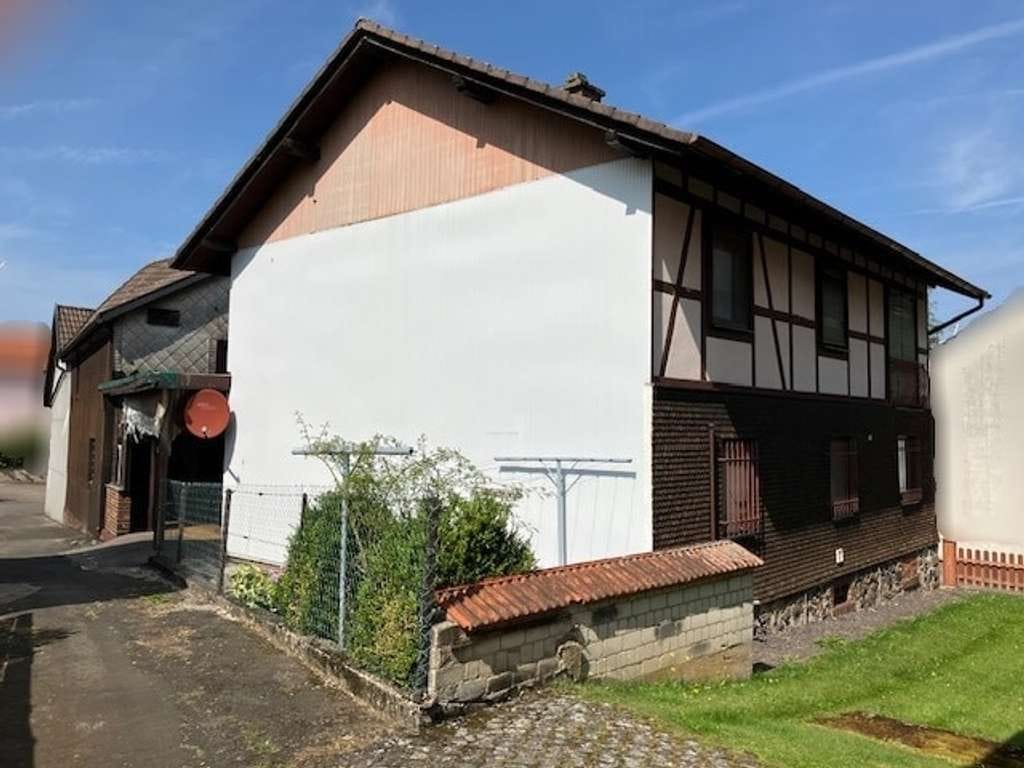 Immobilie in Freiensteinau - Ideal für Wohnen und Gewerbe - Wohnhaus mit ehemaligem Laden- und Werkstattgebäude in Freiensteinau - Bild 2