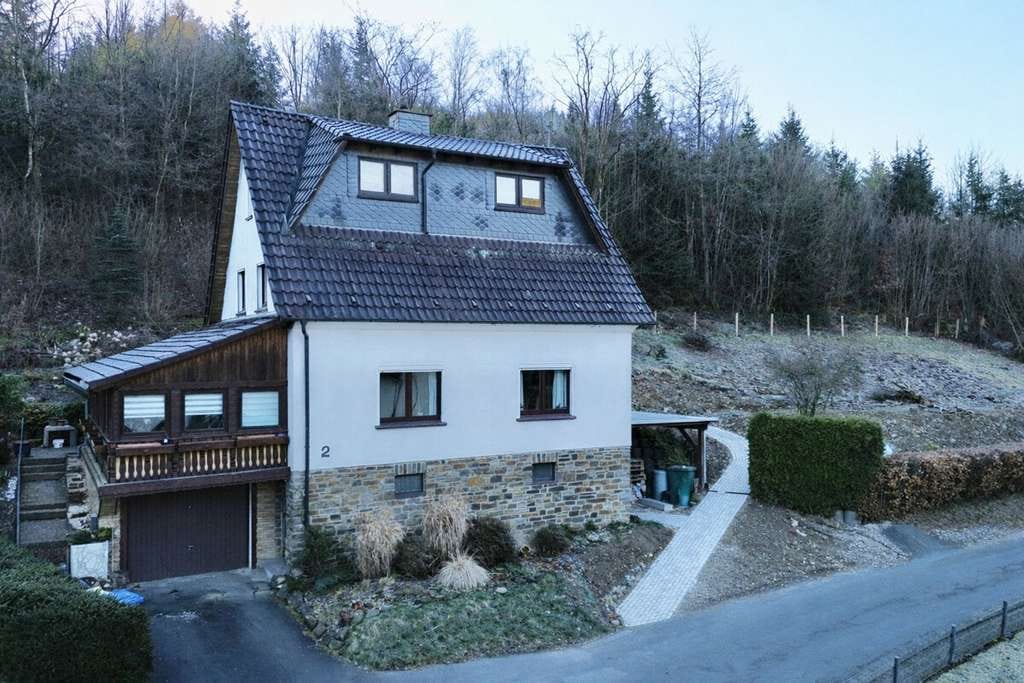 Immobilie in Niederfischbach - **Gepflegtes Einfamilienhaus mit Garten und Garage in Niederfischbach** - Bild 2