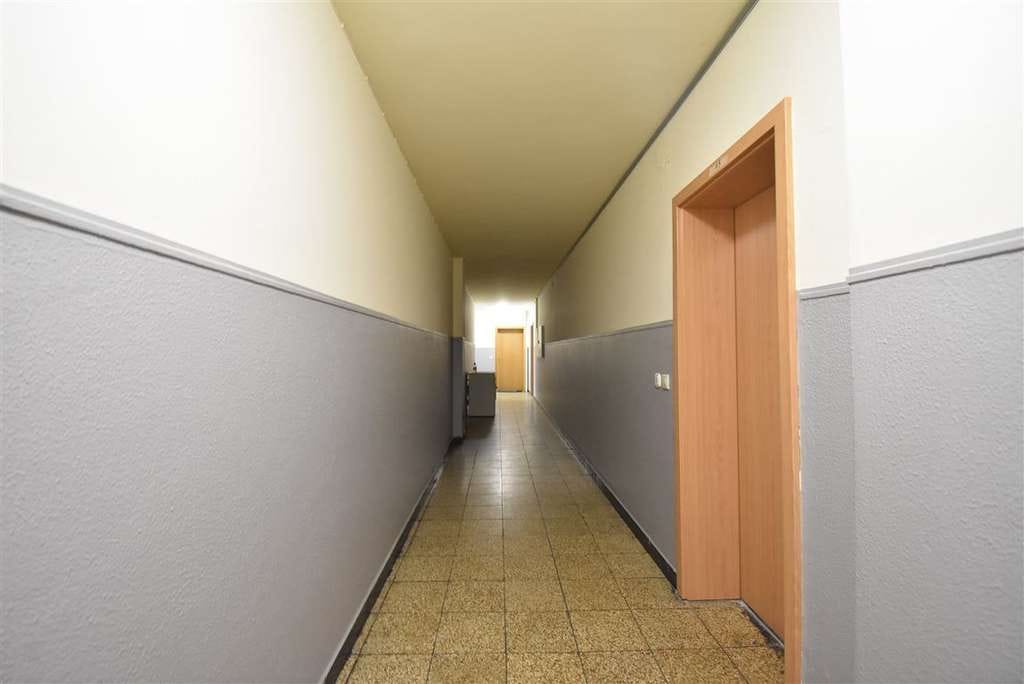 Immobilie in Voerde (Niederrhein) - Ideale Kapitalanlage! 2-Zi-Whg mit Balkon in ruhiger Lage von Voerde - Bild 2