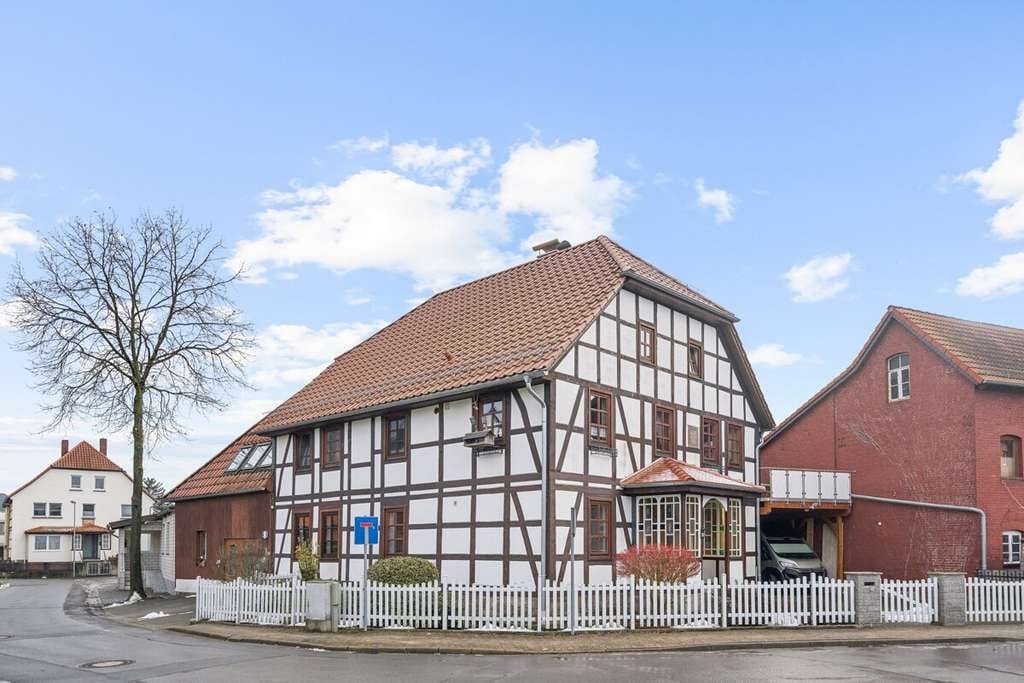 Immobilie in Emmerthal - Provisionsfrei - Familienfreundliches 
Wohn- & Geschäftshaus mit Garten und Ausbaupotenzial - Bild 0
