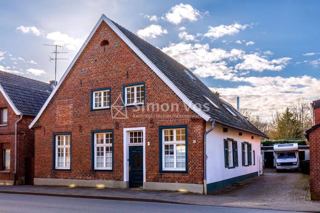 Immobilie in Rhede - Seltene Gelegenheit! Historisches 3-Familienhaus zu erwerben - Bild 0