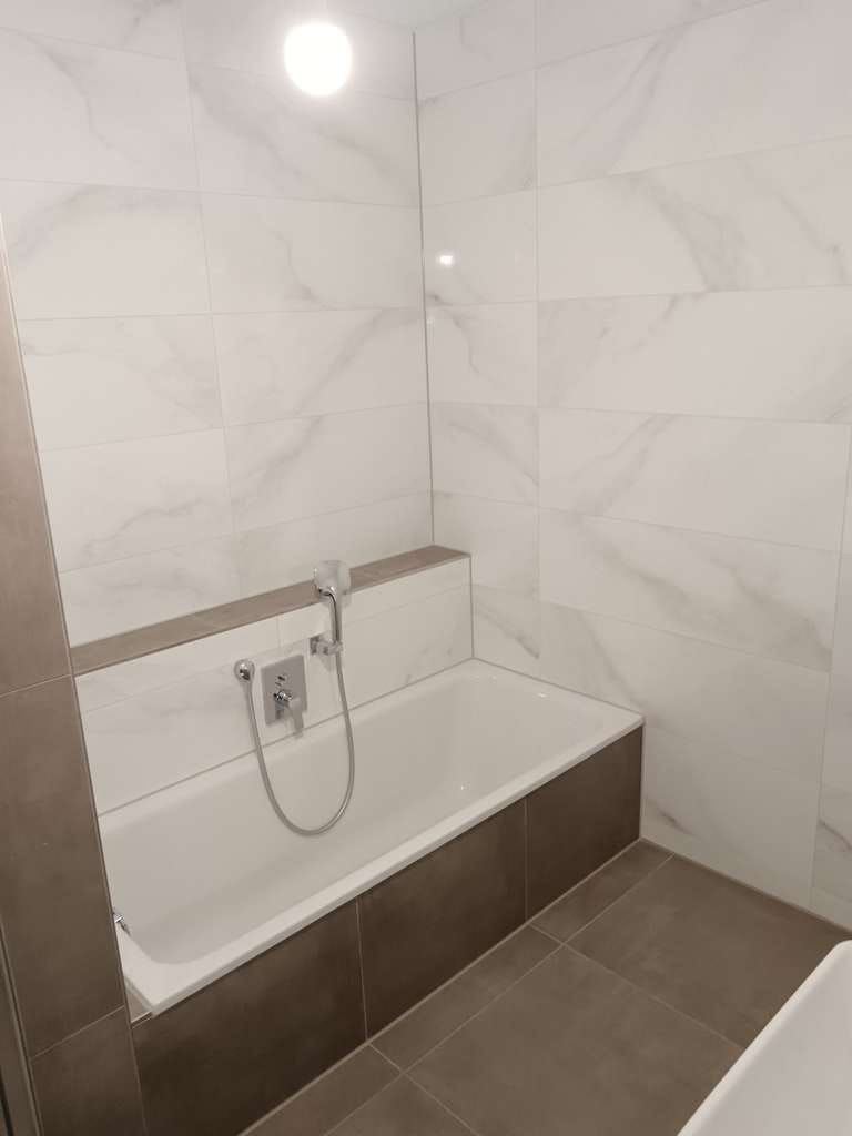 Immobilie in Ampfing - Kapitalanlage - vermietete, gehobene barrierefreie 2-Zi EG-Wohnung KfW 40 mit großem Garten - Bild 2