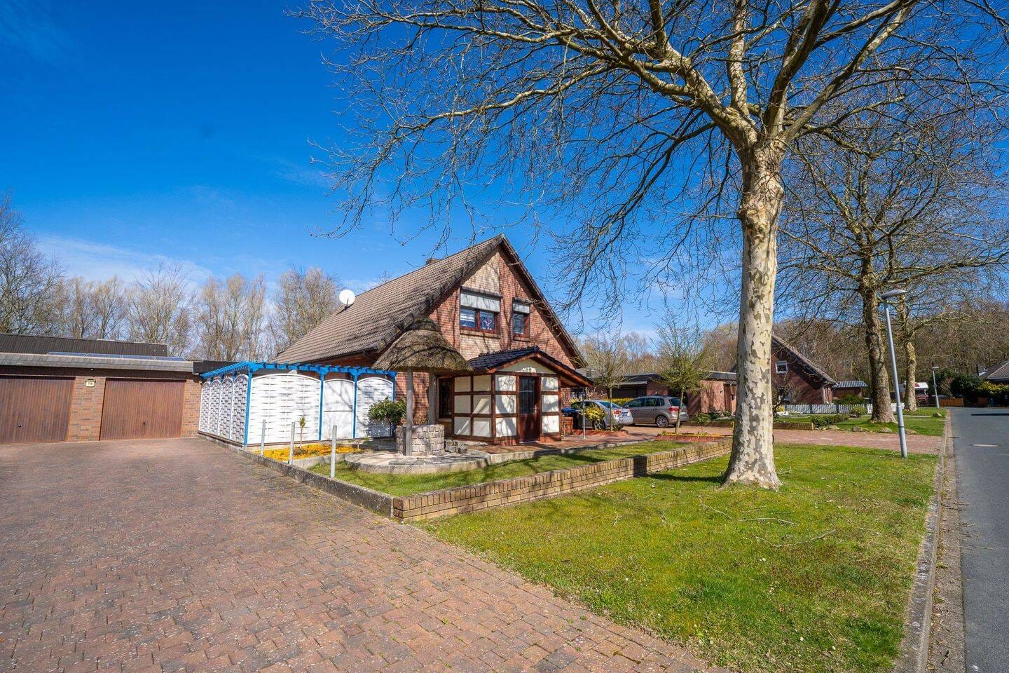 Immobilie in Nordenham - In ruhiger Sackgasse: Mehrfamilienhaus für Anleger & Eigennutzer in Nordenham - Bild 2