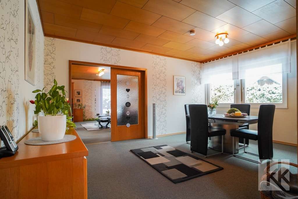 Immobilie in Königslutter am Elm - Raum und Ruhe für Familien – Bungalow mit 5 Zimmern in Bornum - Bild 1