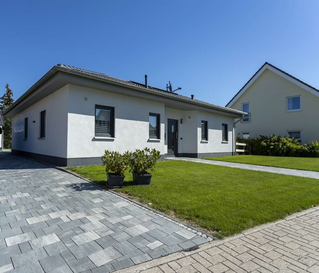 Immobilie in Lutterbek - Barrierearmer Winkelbungalow 108, massiv & Schlüsselfertig sicher zum Festpreis inkl. Grundstück - Bild 1